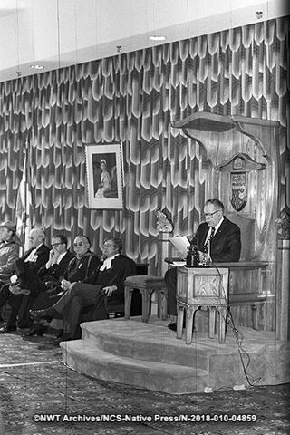 Stuart Hodgson at Territorial Council Session at the Explorer Hotel in Yellowknife in October 1977. Tessa Macintosh/NWT Archives