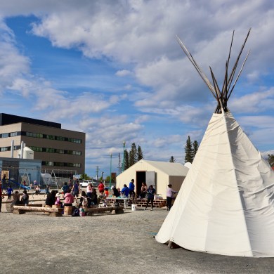 A hide camp outside Yellowknife's Mildred Hall School. Kaylee Nitsiza/Cabin Radio