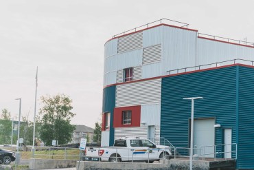 Inuvik's RCMP detachment. Sarah Pruys/Cabin Radio