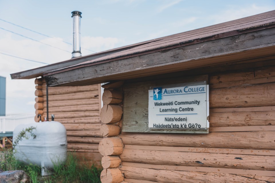 Wekweètì's community learning centre. Sarah Pruys/Cabin Radio