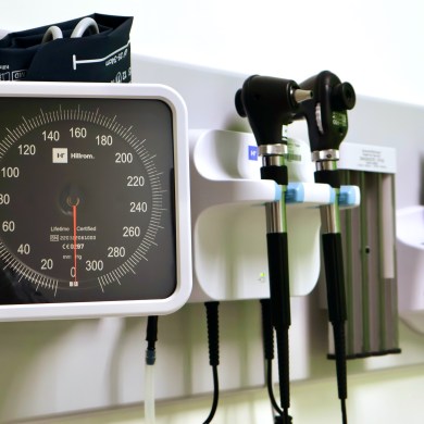 Medical tools in a Yellowknife primary care exam room. Emily Blake/Cabin Radio