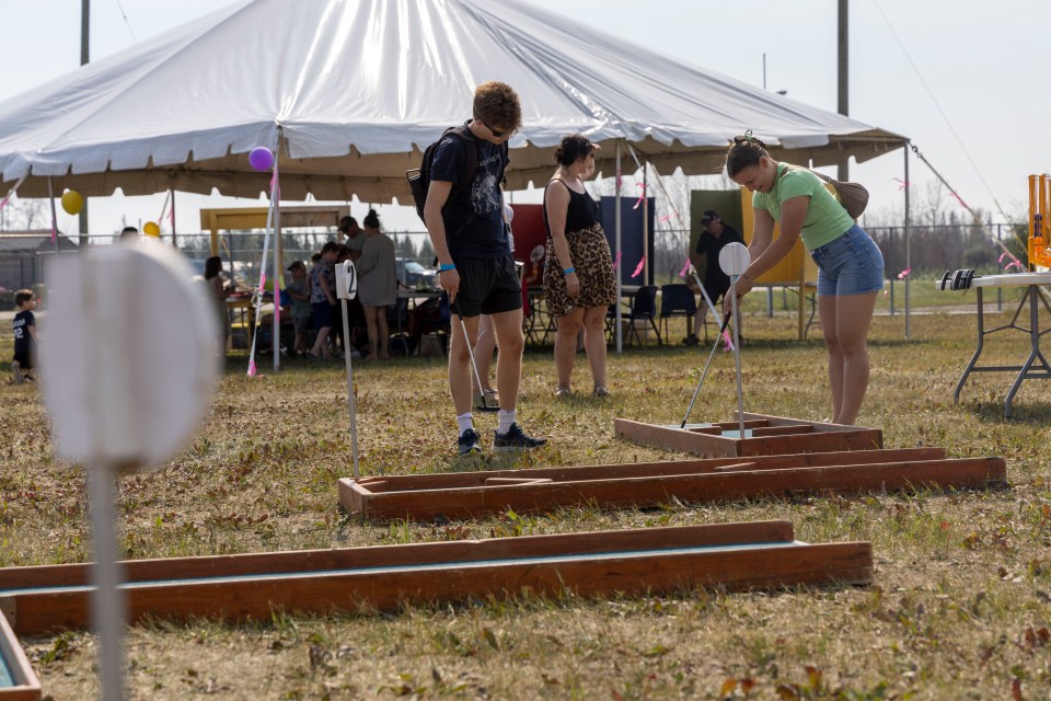 Mini golf at the Enterprise Gateway Jamboree. Ollie Williams/Cabin Radio