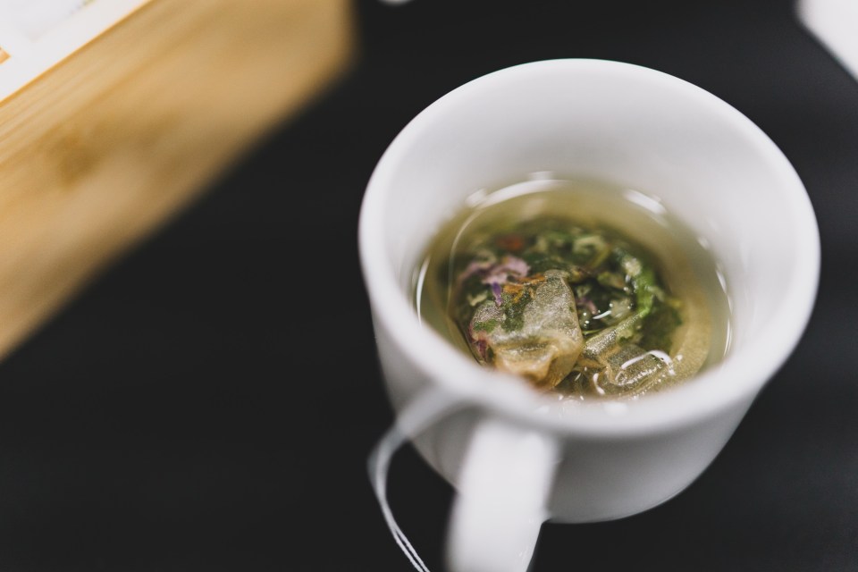 A mug of the Tea of Our Ancestors. Sarah Pruys/Tłı̨chǫ Government