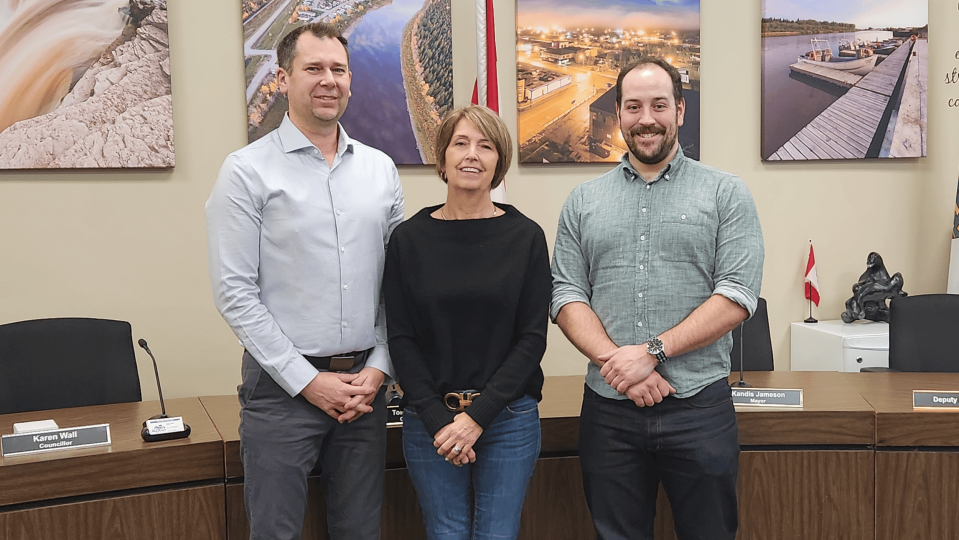 From left: Hay River town manager Glenn Smith, Mayor Kandis Jameson and United Way NWT board member Ben Linaker. Photo: United Way NWT