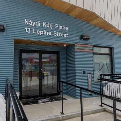 Náydi Kųę́ Place in Hay River, home to offices of the town's health authority. Ollie Williams/Cabin Radio