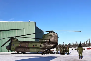 A Chinook helicopter in Inuvik for Operation Nanook-Nunalivut in 2025. Emily Blake/Cabin Radio