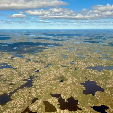 Lakes and forest outside Yellowknife. Ollie Williams/Cabin Radio