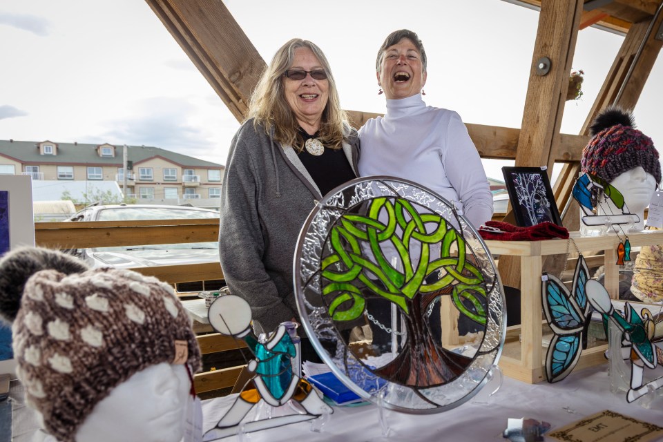 Maidie-Anne Turner, left, and Janet Asbil at Inuvik's Arctic Market on June 21, 2025. Ollie Williams/Cabin Radio