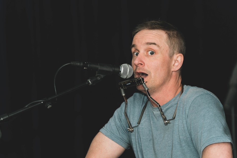 Allister McCreadie sings a few songs at the start of the night. Sarah Pruys/Cabin Radio