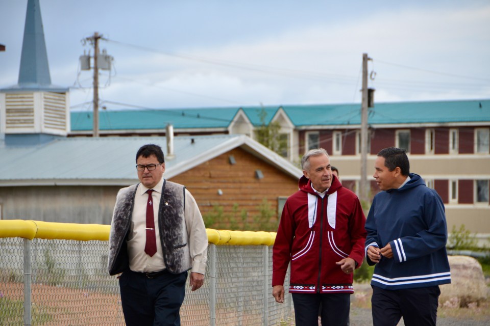 From left: IRC Chair Duane Ningaqsiq Smith, Mark Carney and Inuit Tapiriit Kanatami President Natan Obed in Inuvik on July 24, 2025. Karli Zschogner for Cabin Radio