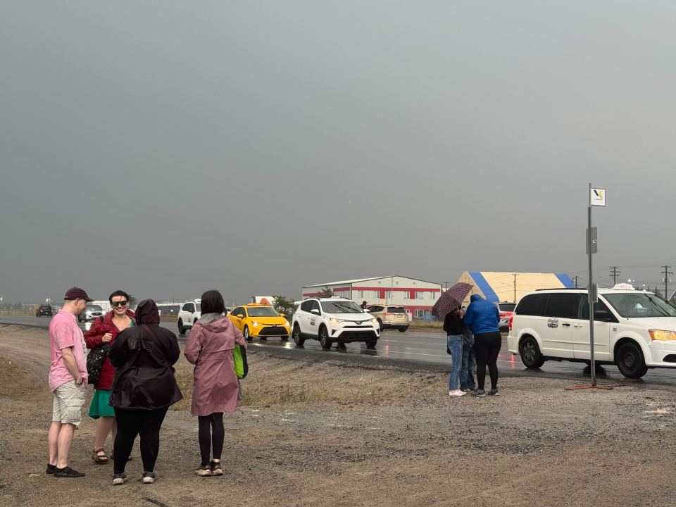 People head for safety. Jacksen Friske/Cabin Radio