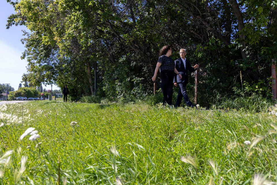 Mark Carney and Rebecca Alty stroll toward Berro's in Fort Smith. Ollie Williams/Cabin Radio
