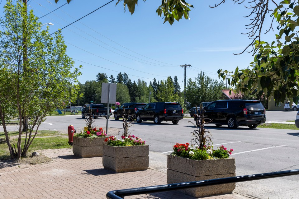 The prime minister's motorcade moves through Fort Smith. Ollie Williams/Cabin Radio