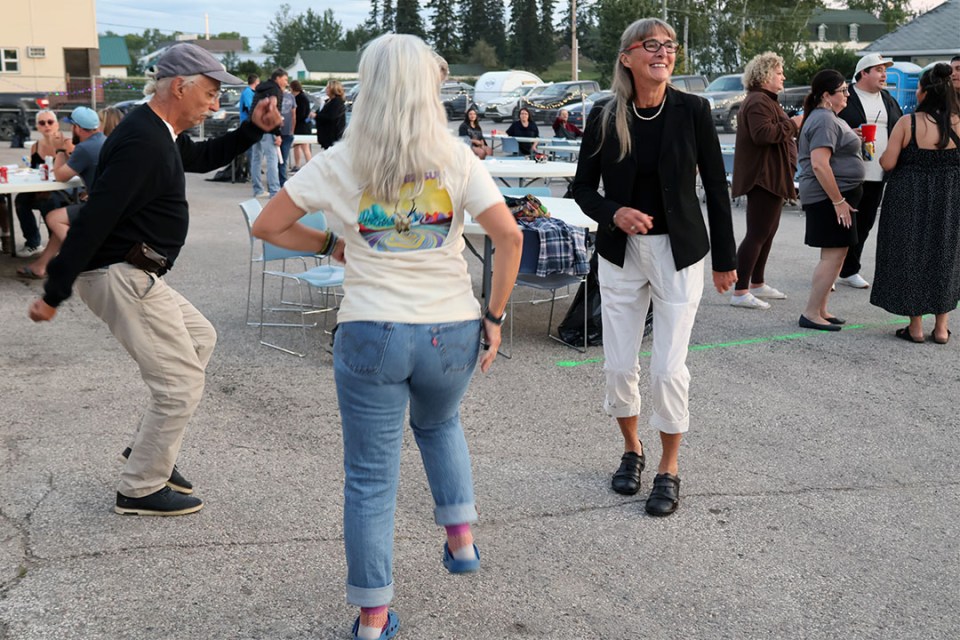 3 people dancing
