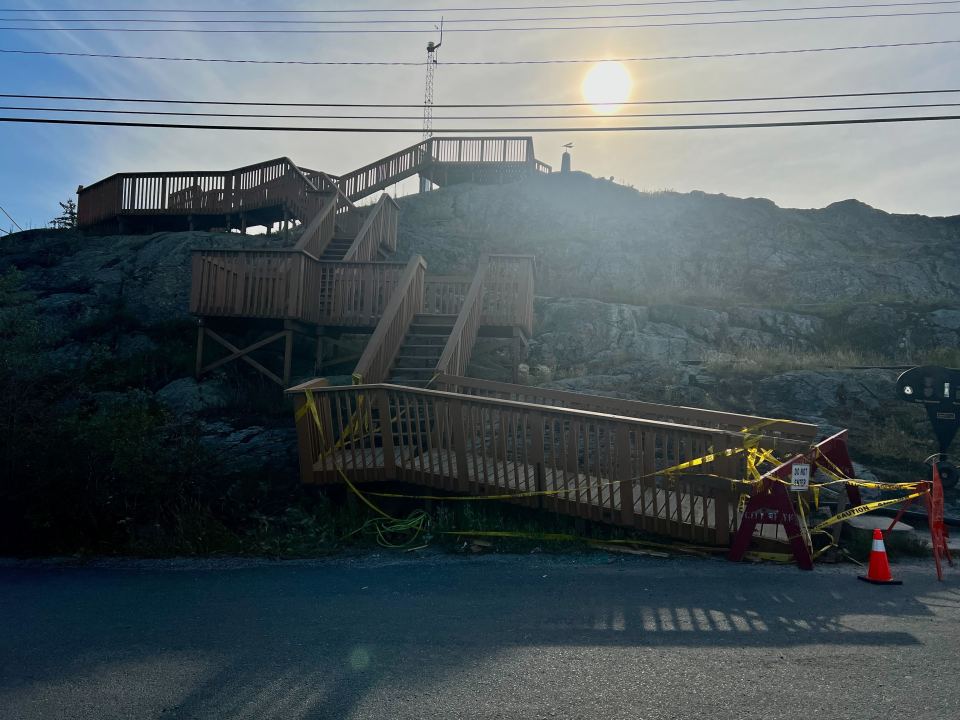 The taped-off ramp at the foot of Pilots' Monument on August 24, 2025. Emily Blake/Cabin Radio