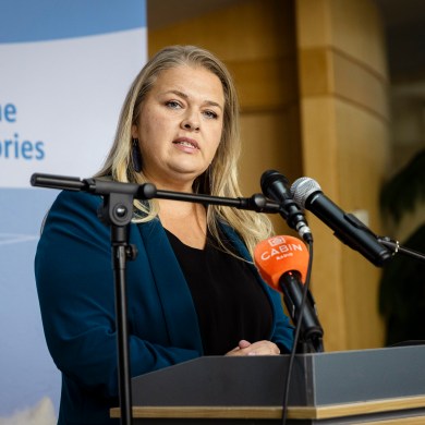 Caitlin Cleveland speaks at a press conference on August 28, 2025. Ollie Williams/Cabin Radio