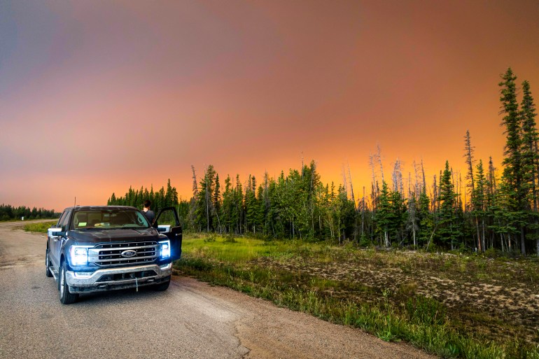 Wildfire smoke above a roadside pullout on Highway 3 north of Fort Providence on August 9, 2024. Ollie Williams/Cabin Radio