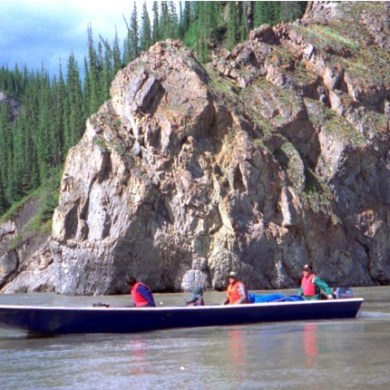 A scow entering the lower part of Chuu Tr’idaoodìich’uu or Peel Canyon in 1996. Ingrid Kritsch/Gwich’in Tribal Council