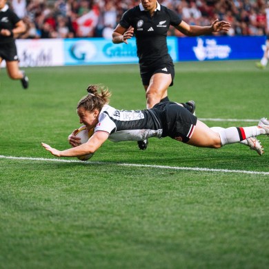 Canada’a Justine Pelletier scores a try in the Women's Rugby World Cup 2025 semi-final between Canada and New Zealand. Jordan Leigh/Rugby Canada