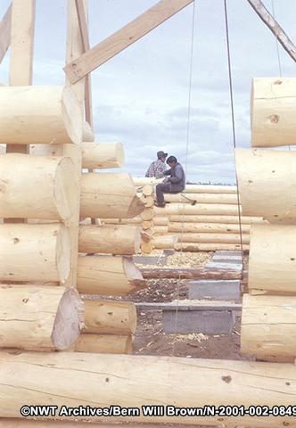 Positioning the logs in 1964. NWT Archives/Bern Will Brown fonds/N-2001-002: 08491
