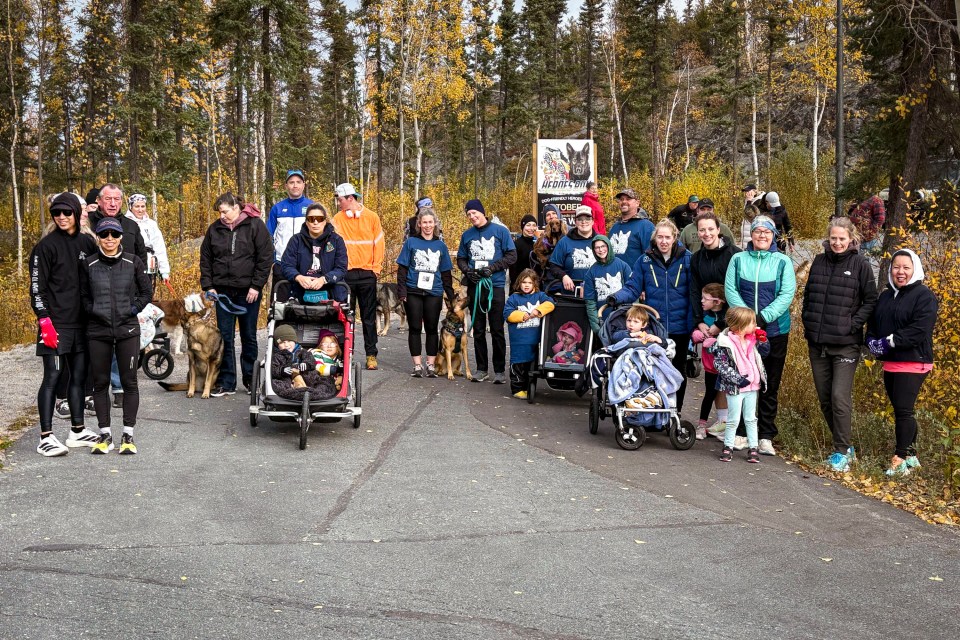 Participants gathered at the start. Jasmine Nasogaluak/Cabin Radio