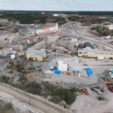 An aerial view of workers at the Giant Mine remediation site in 2025. Sarah Pruys/Cabin Radio