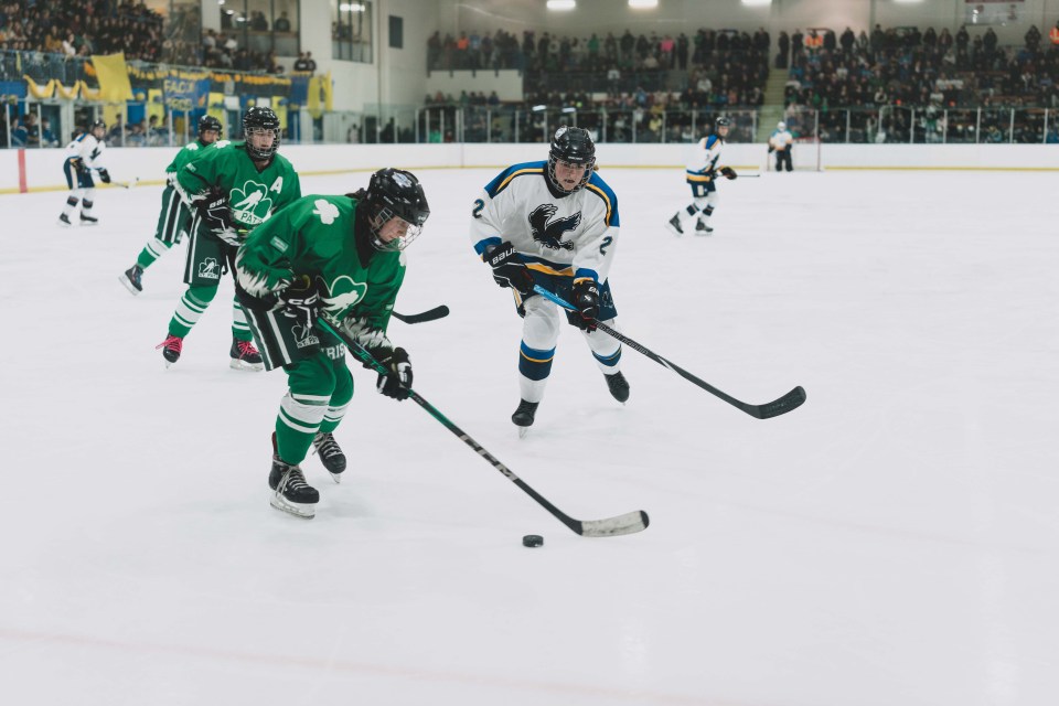 A St Pats player tries to keep the puck away from Sir John. Sarah Pruys/Cabin Radio