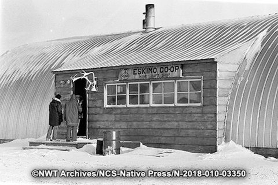 The Holman Co-op handicraft shop in what is now Ulukhaktok. Bren Kolson/NWT Archives/Native Communications Society fonds - Native Press photograph collection/N-2018-010: 03350