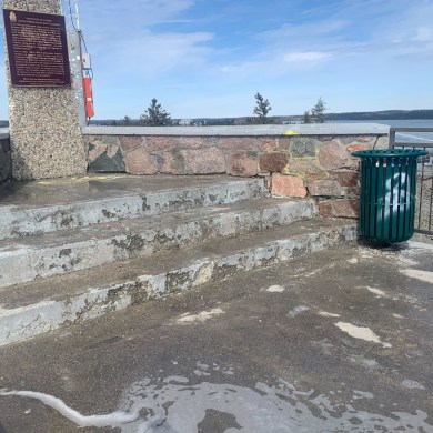 Cleaned up graffiti at Pilot's Monument. Alice Twa/Cabin Radio