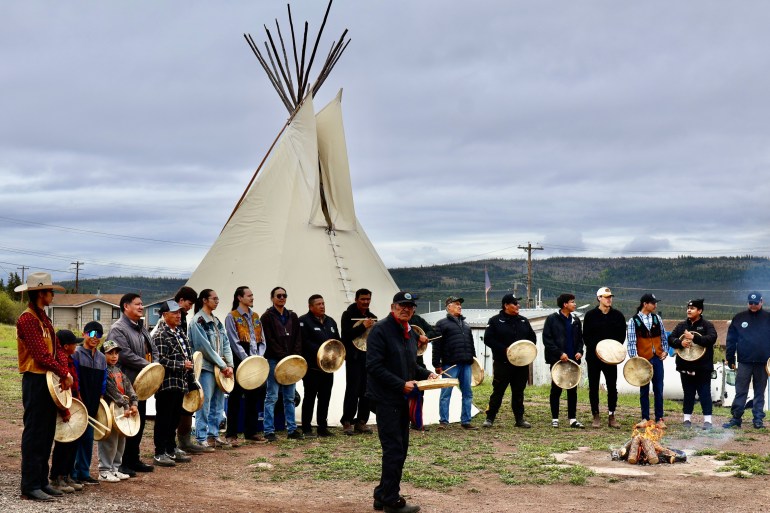 Łutsël K'é Dene Elder JC Catholique speaks at a celebration of Thaıdene Nëné's first relationship plan. Emily Blake/Cabin Radio