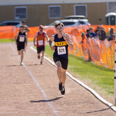 Logan Doll racing the 5,000m at Track and Field 2026. Ollie Williams/Cabin Radio