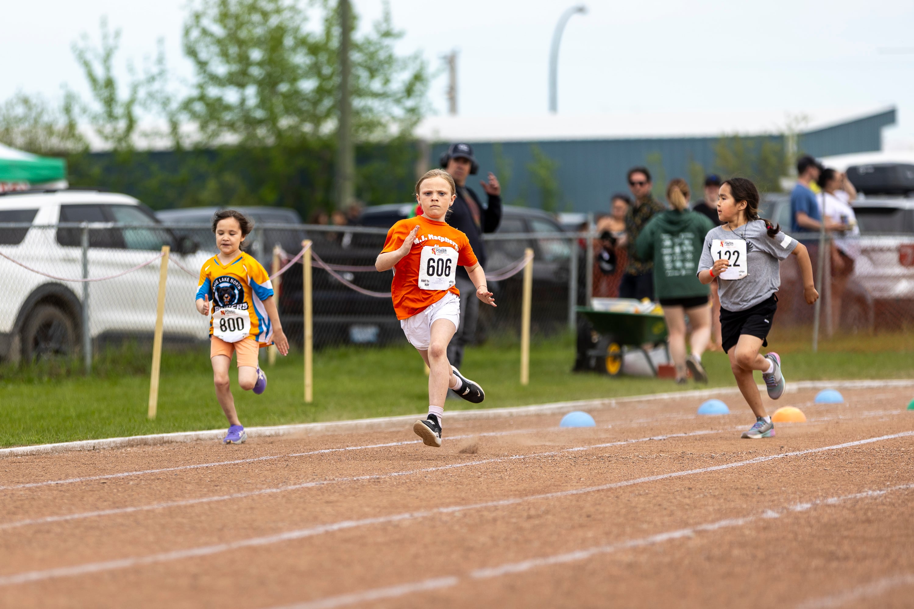 Ava Bembridge, centre, with race face on. Ollie Williams/Cabin Radio