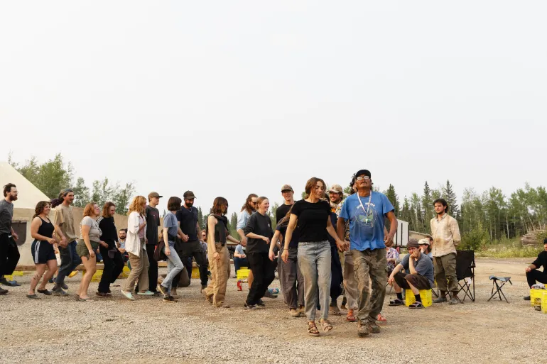 Tree planters and Tthets’éhk’édélı̨ First Nation members participated in a dance. Claire McFarlane/Cabin Radio