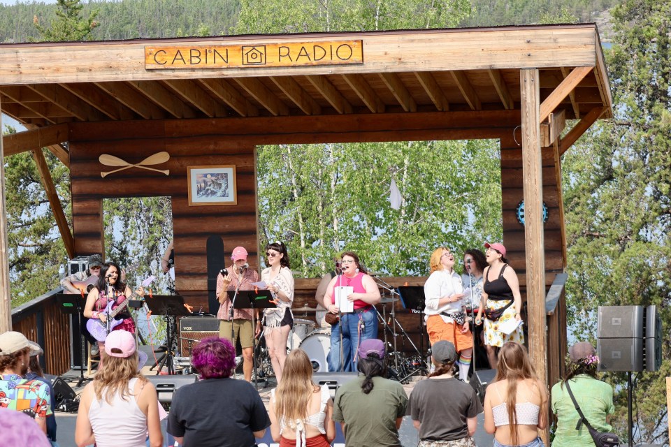 The Northern Mosaic Network's Cabin Stage showcase. Eshana Gohil/Cabin Radio
