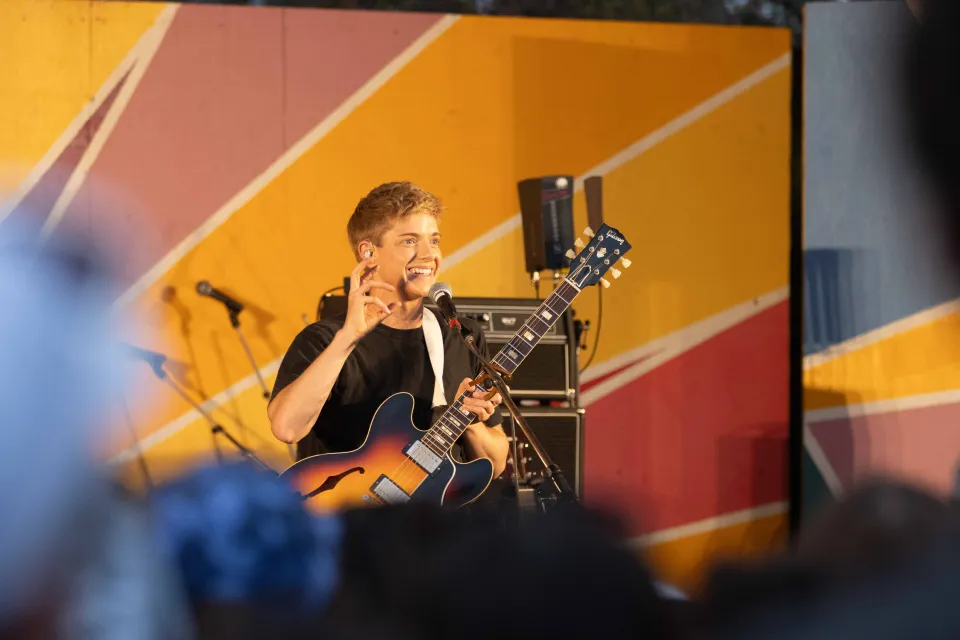 Folk on the Rocks headliner Mae Martin. Kai Wilson/Cabin Radio