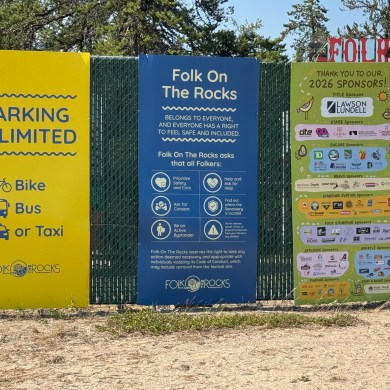 A "parking is limited" sign near the Folk on the Rocks entrance and a transitional housing facility. Eshana Gohil/Cabin Radio