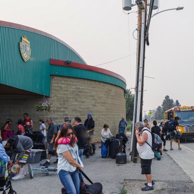 Residents return to Fort Simpson after having been evacuated for nearly three weeks. Claire McFarlane/Cabin Radio