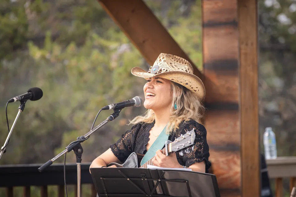 Stacie Arden Smith on the Cabin Radio Lakefront Stage. Ollie Williams/Cabin Radio