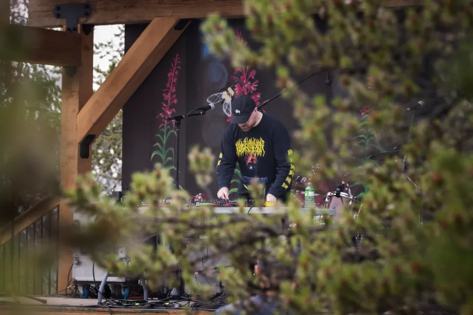 June Thrasher at the Go FM Aurora Stage. Ollie Williams/Cabin Radio