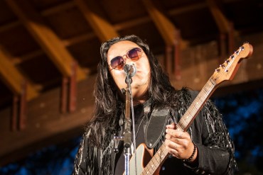 Aysanabee on the main stage. Kai Wilson/Cabin Radio