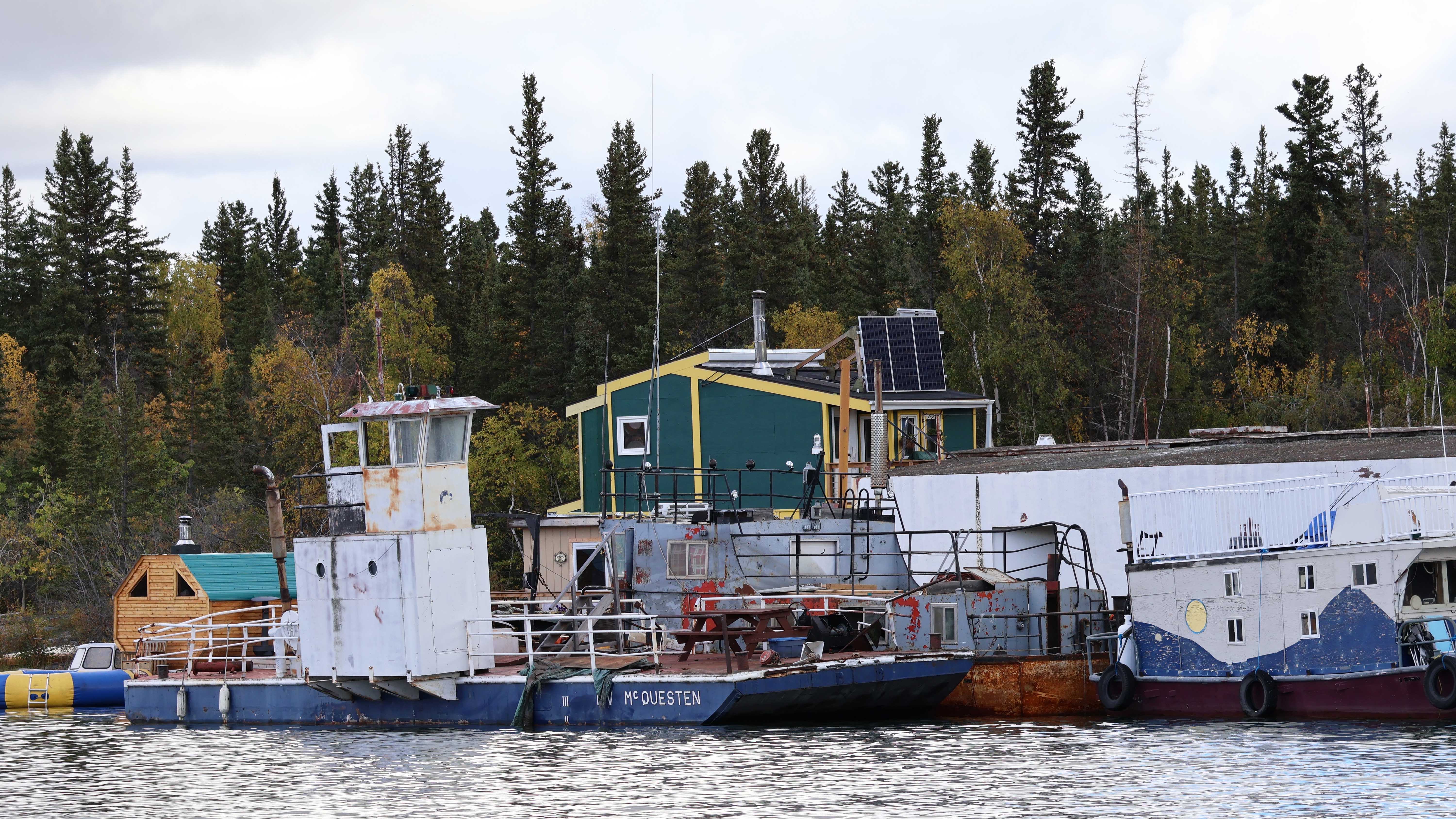 Boat previously sinking in Yellowknife Bay floats once more